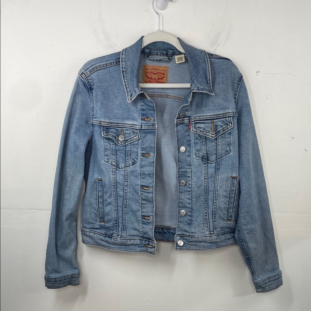Levi's Light Wash Blue Denim Trucker Jacket Classic button down sz Medium Men’s
